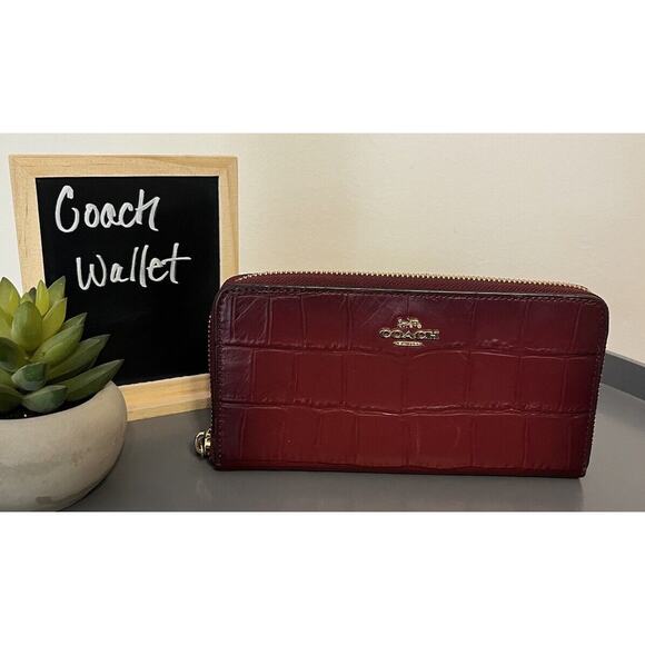 Coach Wallet Burnished Crocodile Embossed Cherry/Red Accordion Zip 12 Card Slot - Picture 1 of 13